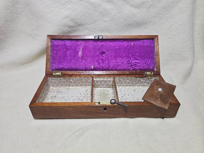 Victorian Cribbage Box Original Interior